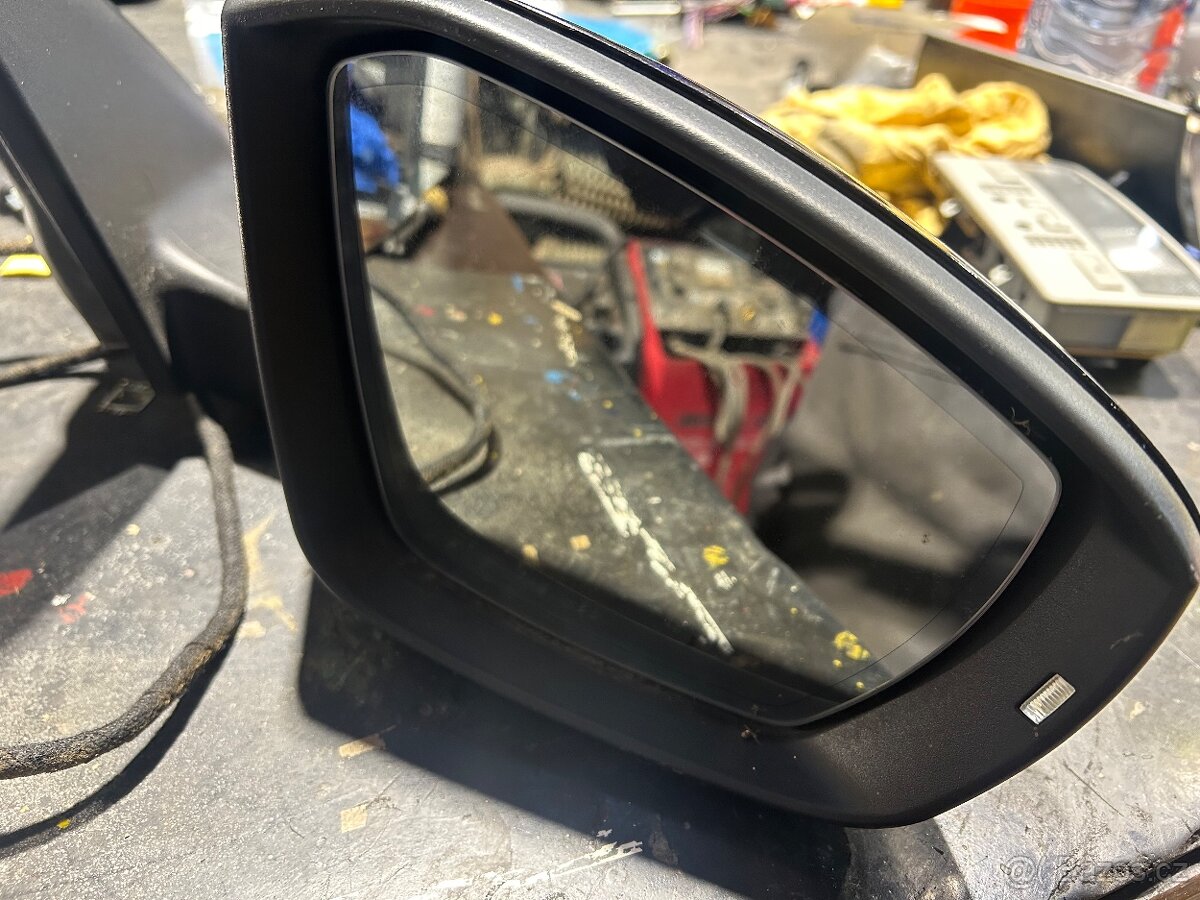 Pravé zrcátko octavia 3 - 2