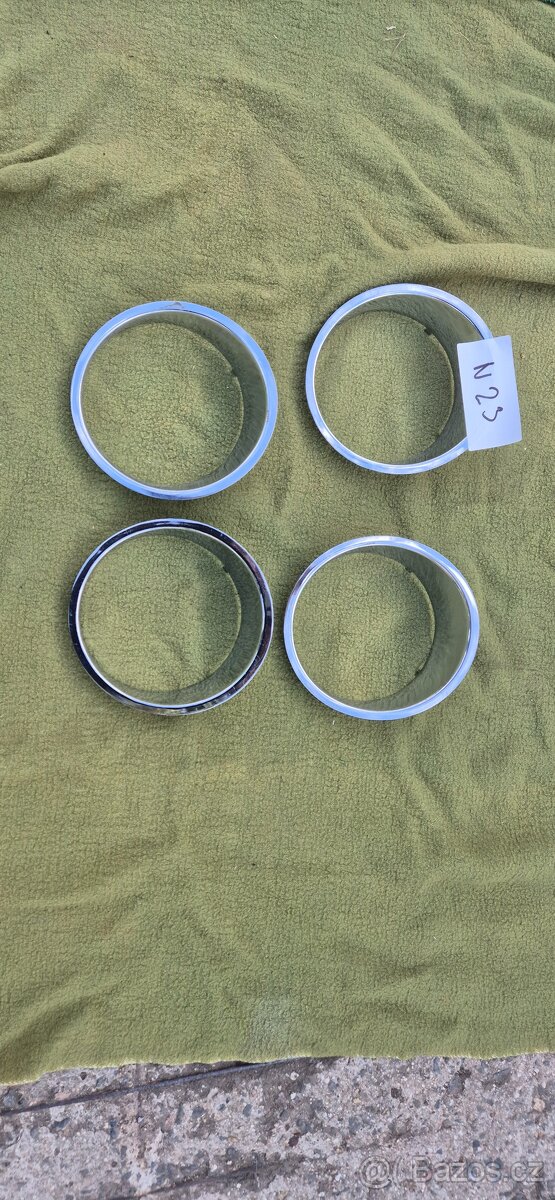 Chromové rámečky světel Tatra 613 - 2