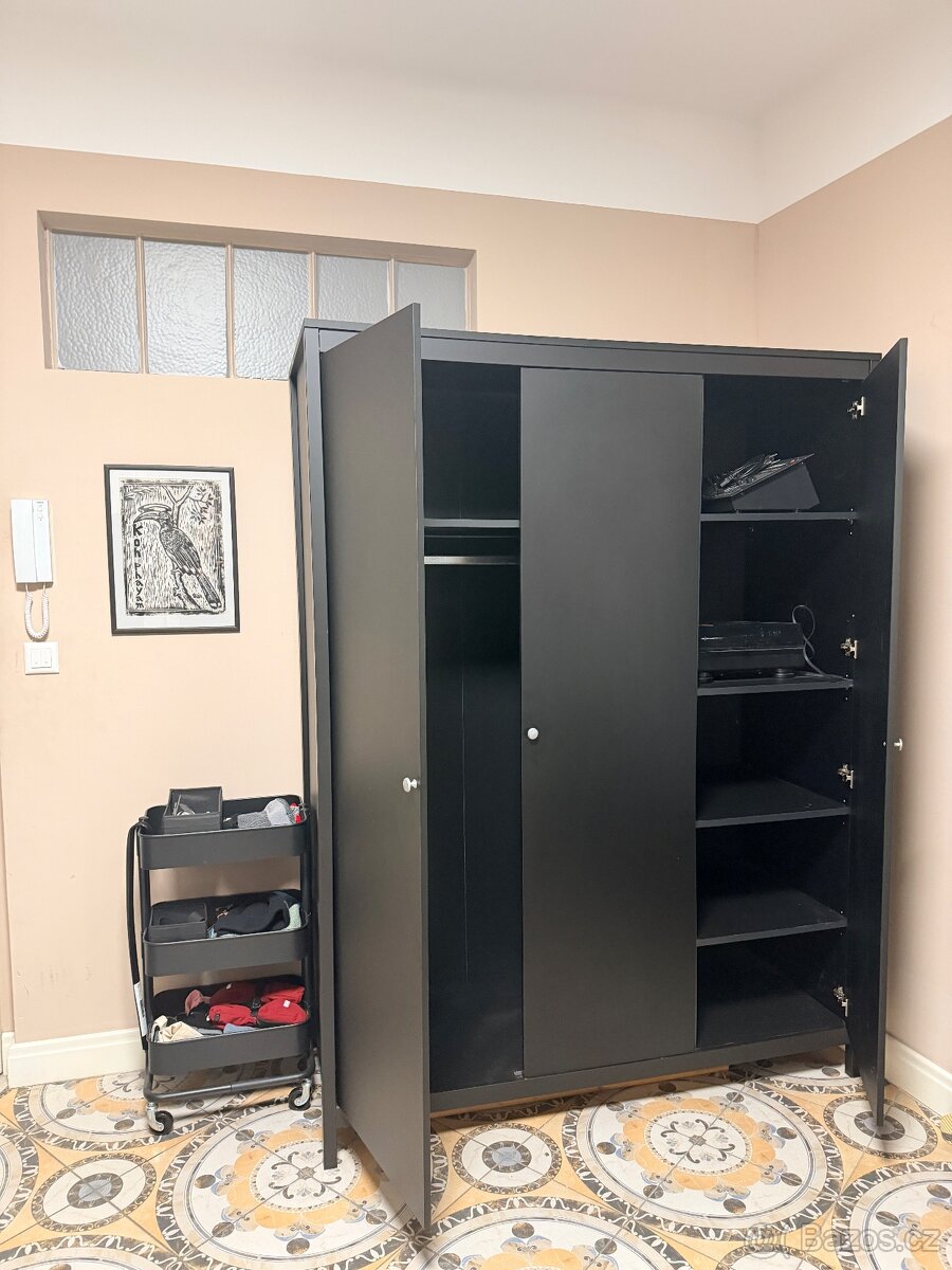 Skřín za odvoz. Praha Bubenská - 2