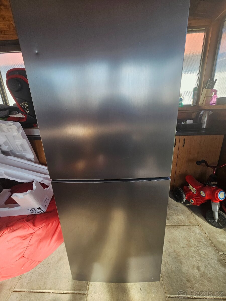 Stříbrná lednice Siemens - 2