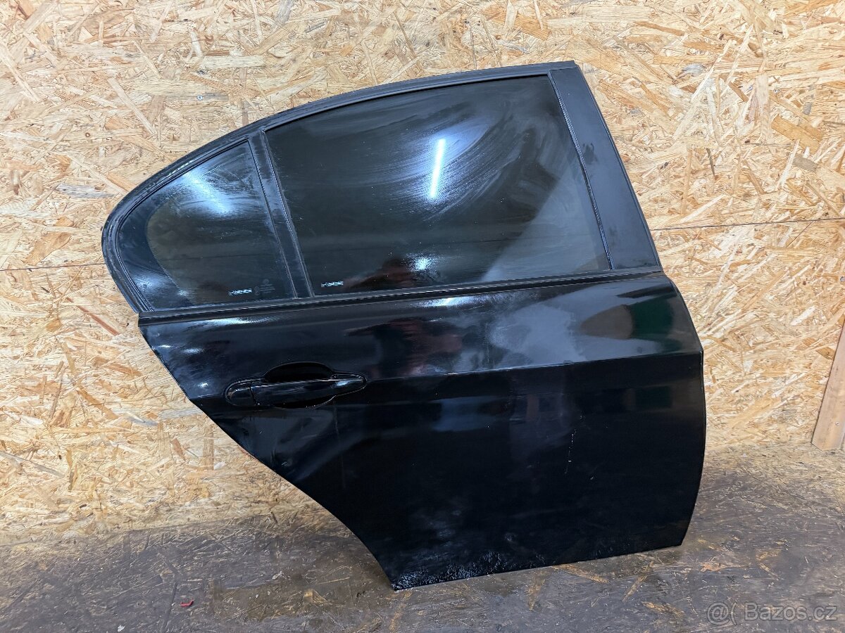 KOMPLETNĚ NASTROJENÉ PRAVÉ ZADNÍ DVEŘE BMW E90 318D 475 - 2
