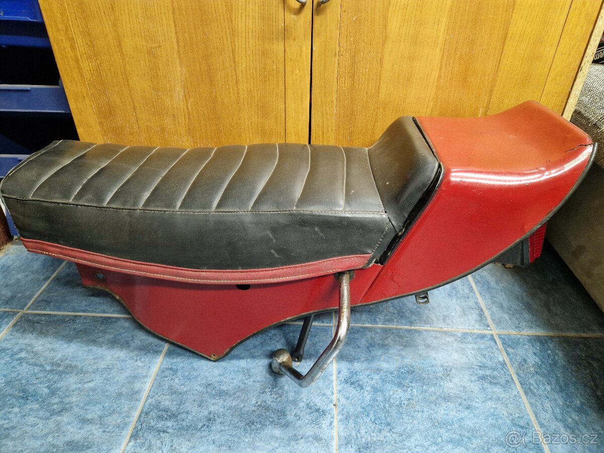 Zadní část moto. - 2