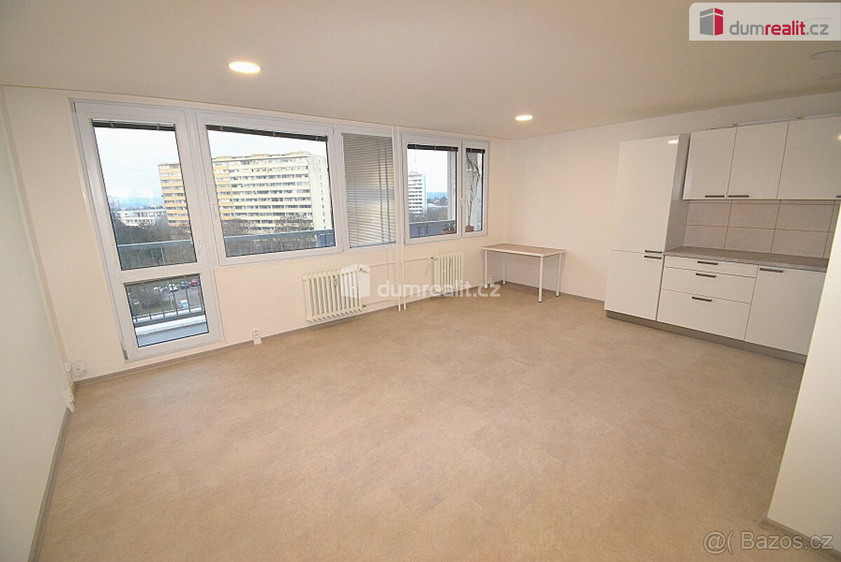 Pronájem prostorného 3+kk, 70m²+lodžie 6m², ul. Novodvorská, - 2