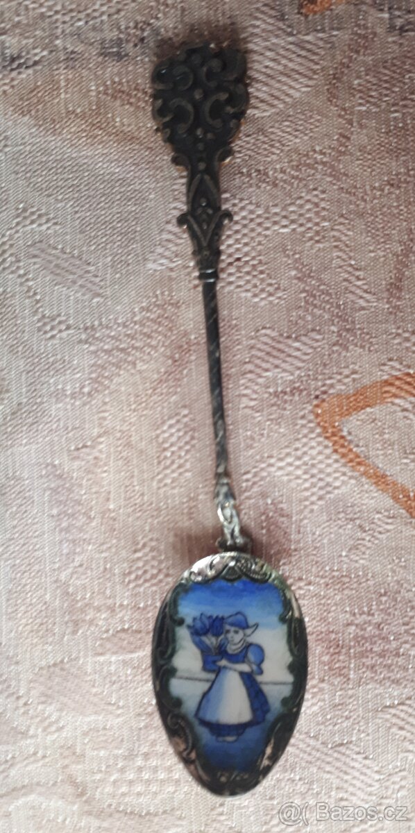 Kovová lžička s porcelánovým motivem panenky - 2