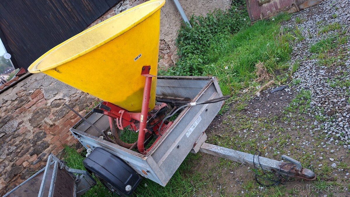 Sypač štěrku, písku, soli - 2