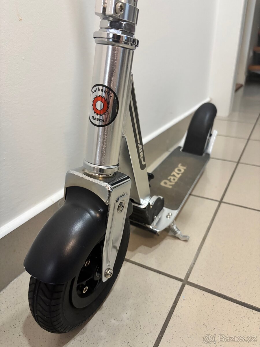 Koloběžka Razor AIR – nafukovací kola – super stav - 2
