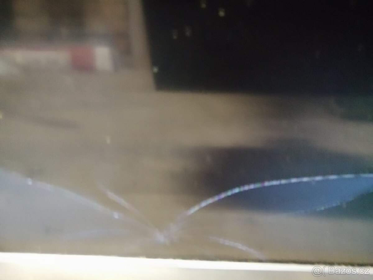 Samsung UE50j5550 prasklý panel - 2