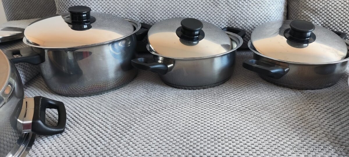 Sada nerezových hrnců - 2