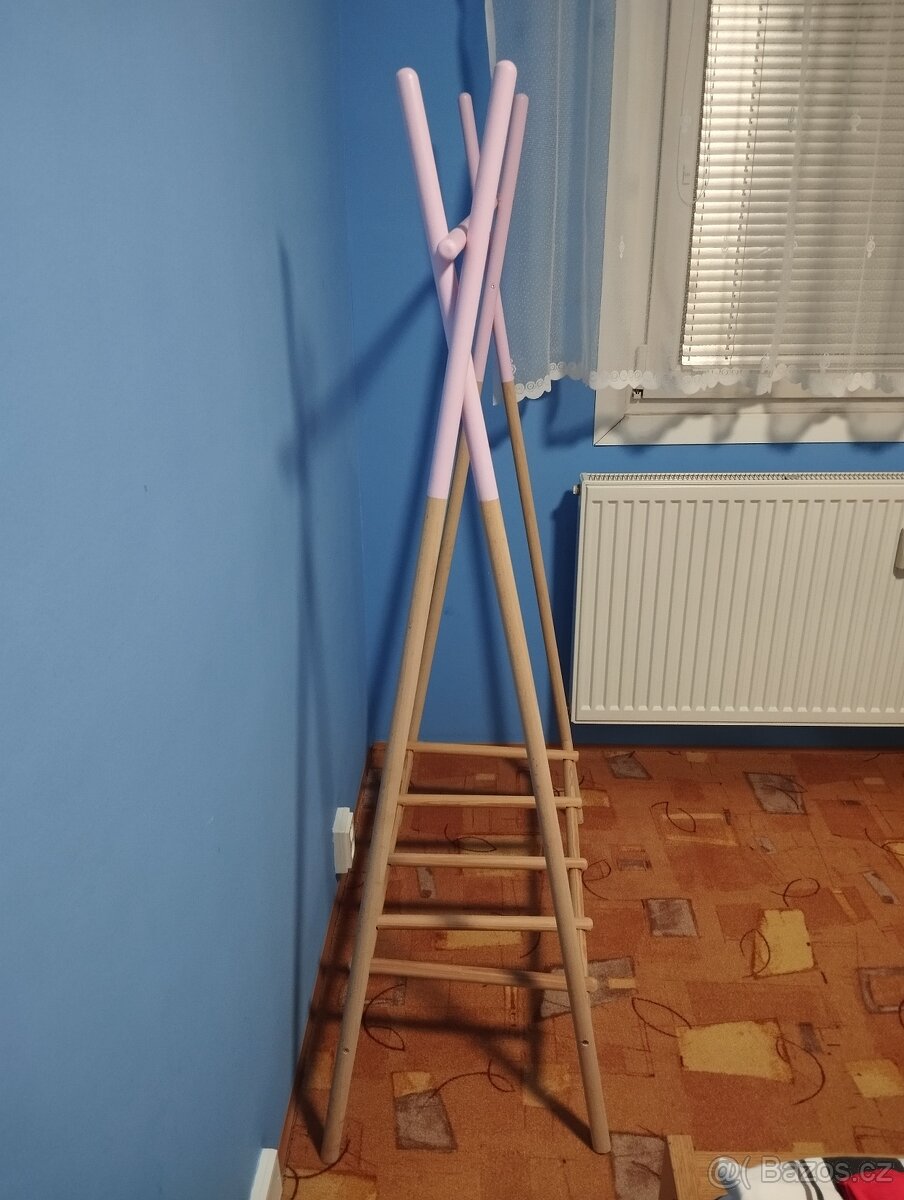 Věšák na oblečení - 2