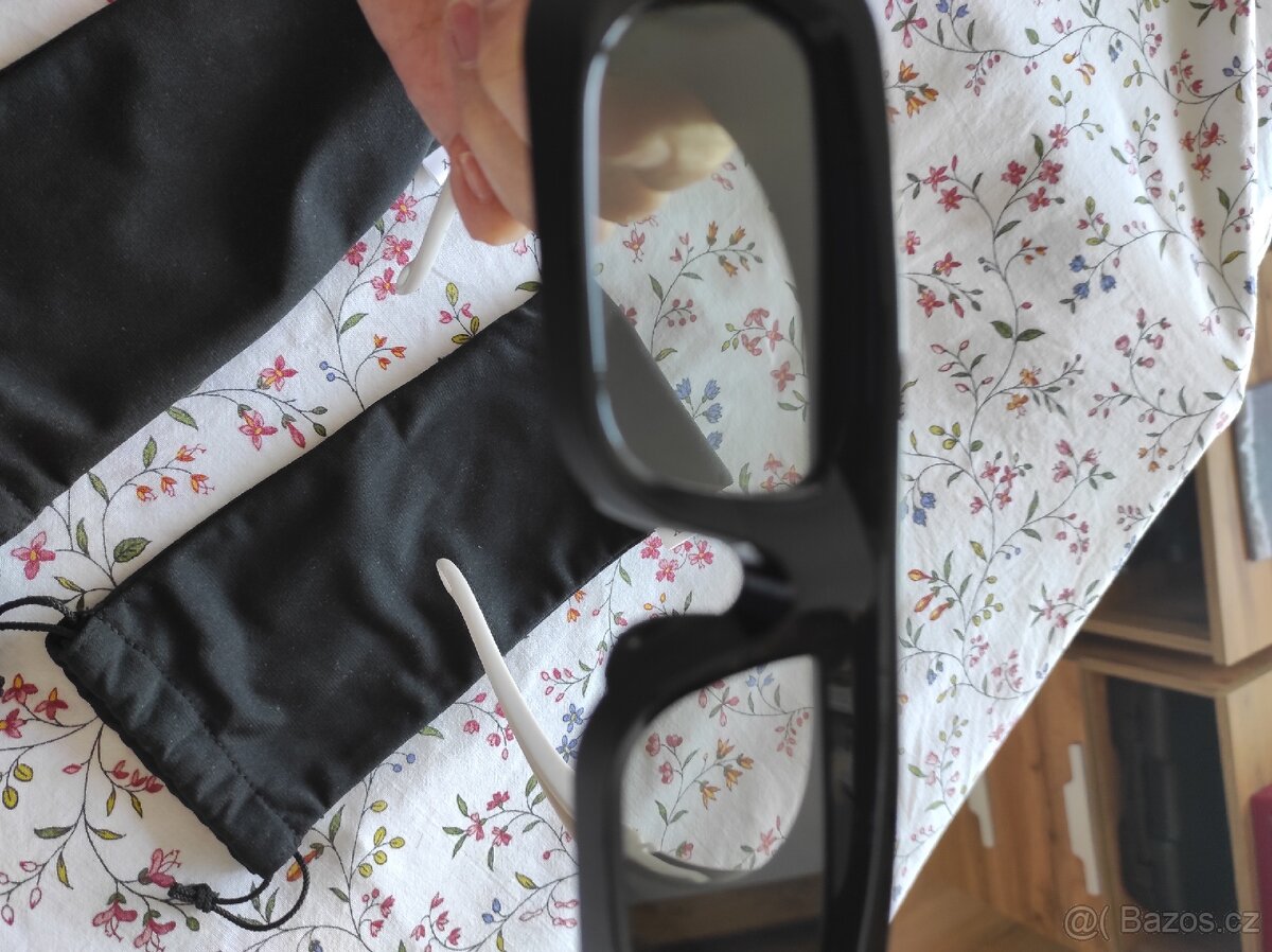 Sonny 3D brýle,2 kusy,bez kablíků,(cena 400za oba+ poštovné) - 2