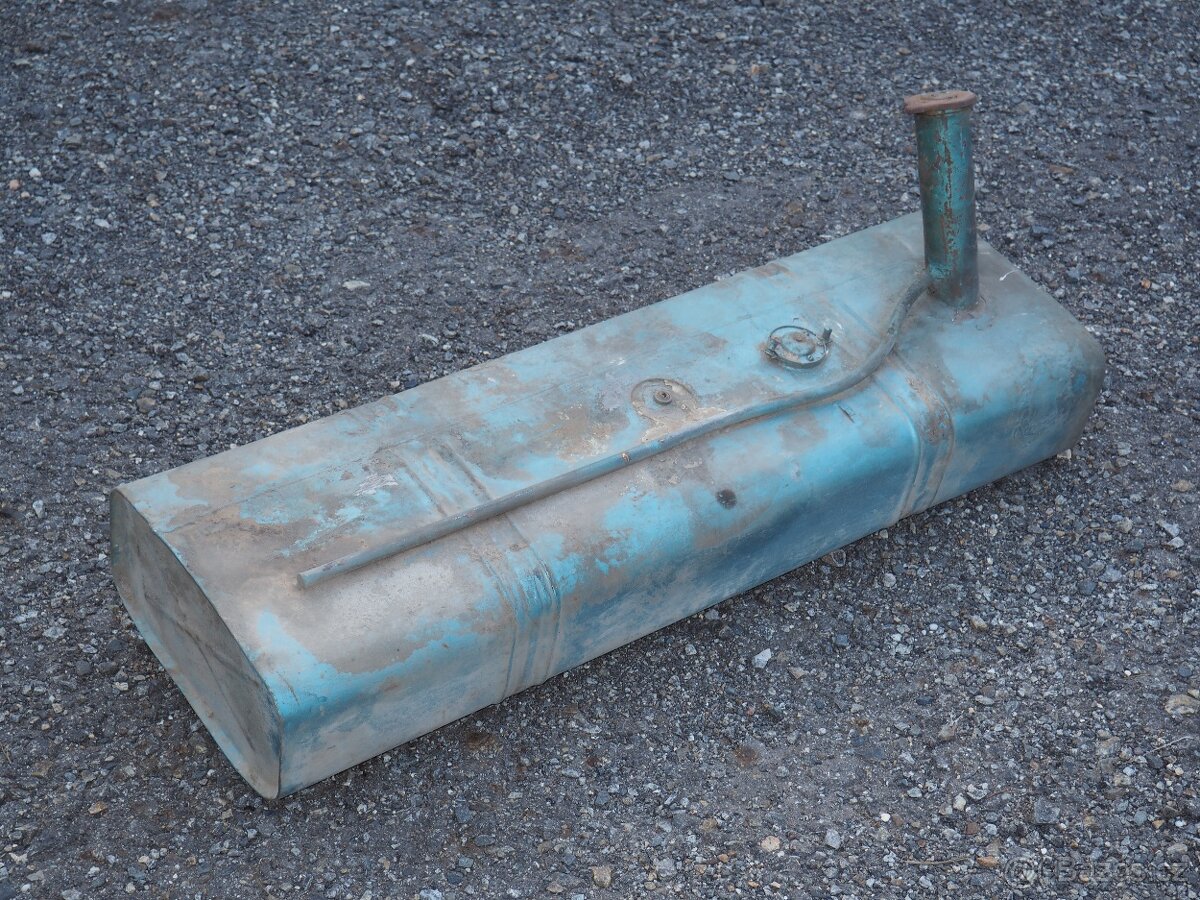 Citroën Traction Avant 11CV předválečný - nádrž na palivo - 2