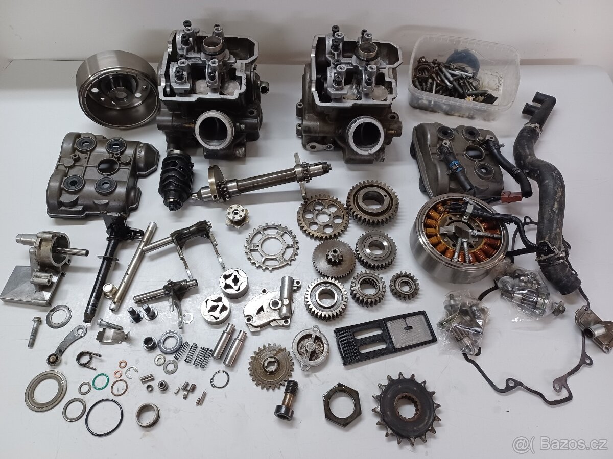 KTM LC8 950 - MOTOR NA DÍLY - 2