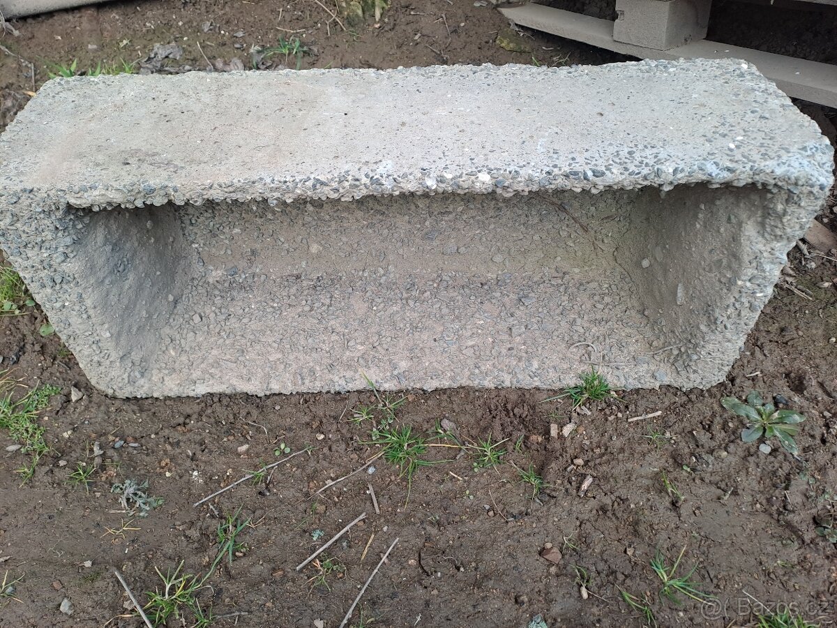 Kamenne-beton koryto - 2