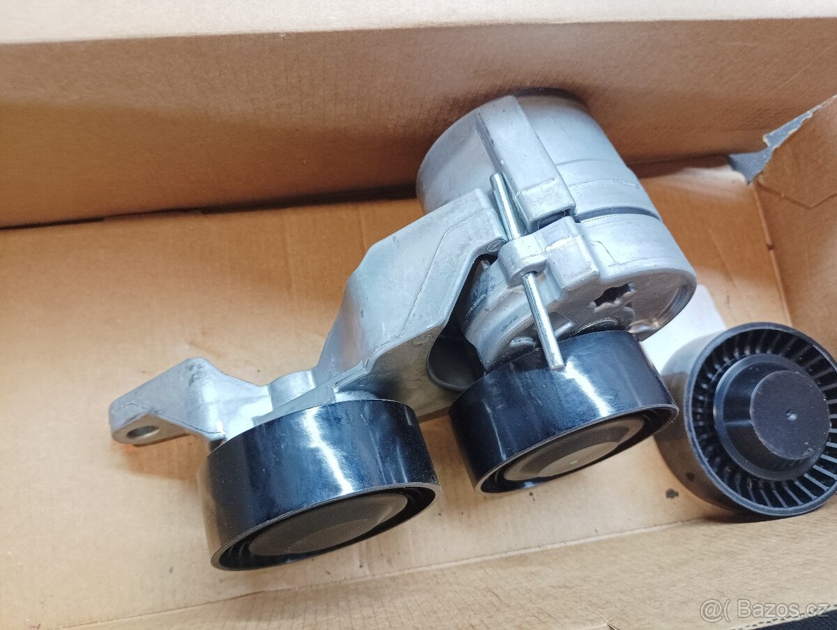 Volvo XC90 - napínák klínového řemenu. - 2