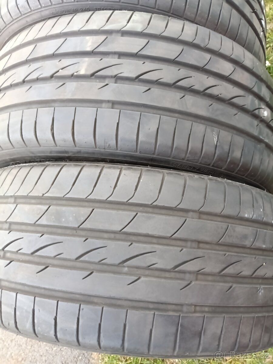 215 40 18 letní - 2