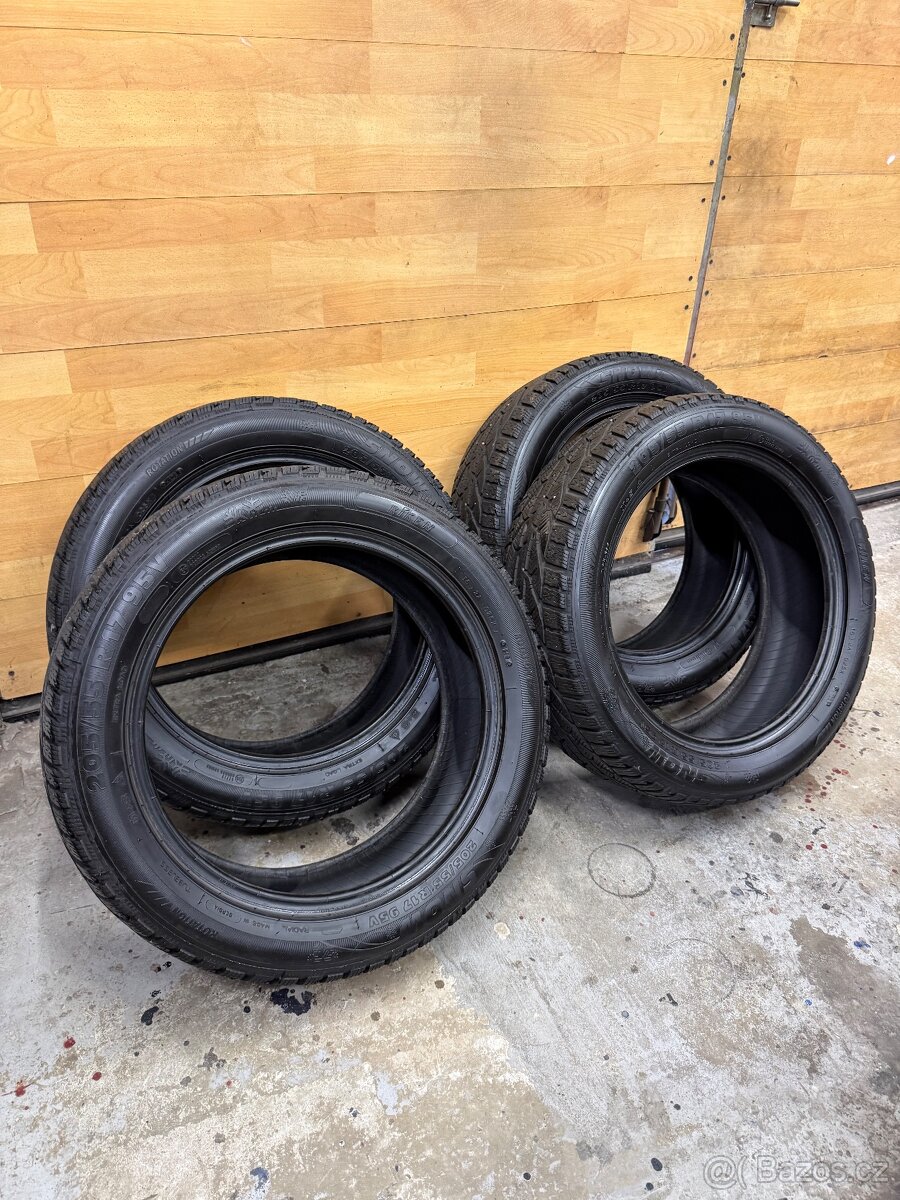 Zimní pneu 205/55/17 - 2
