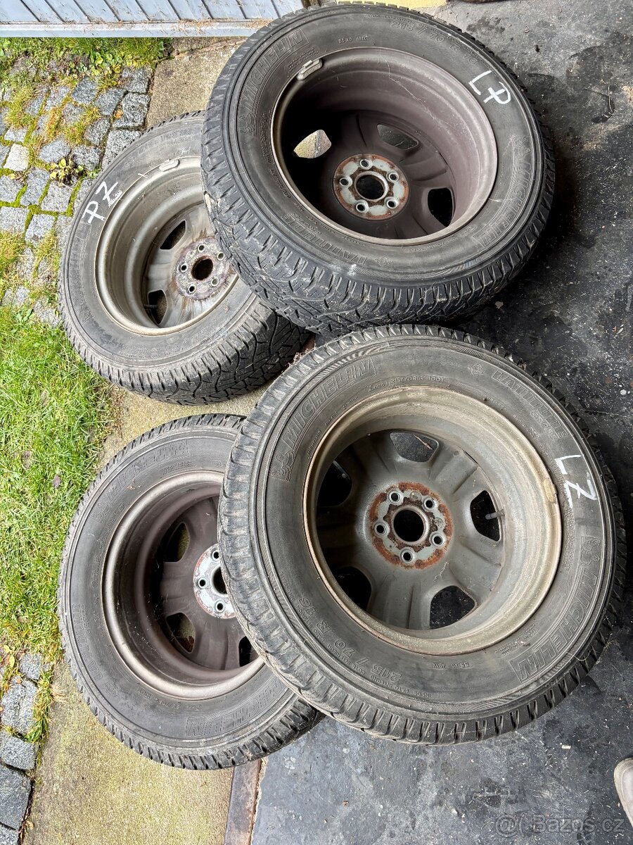 4 kola, obuté disky Toyota RAV 4 - 2