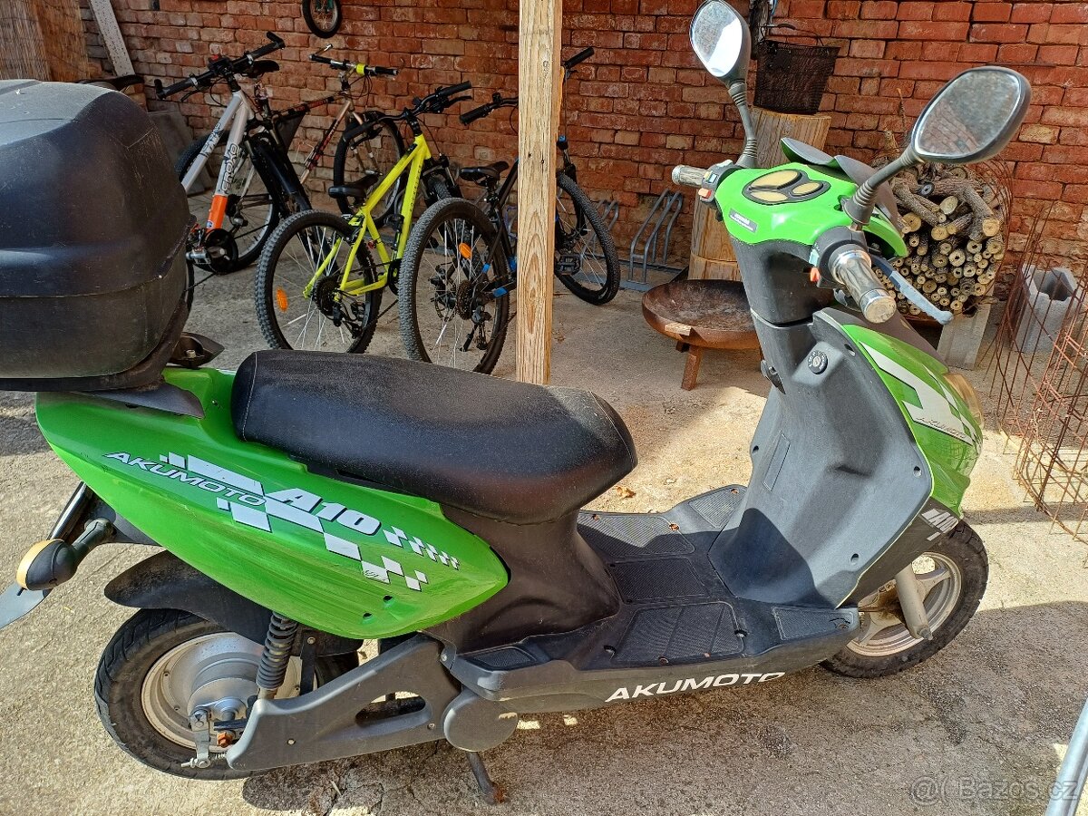 Akumoto skútr A10 - 2