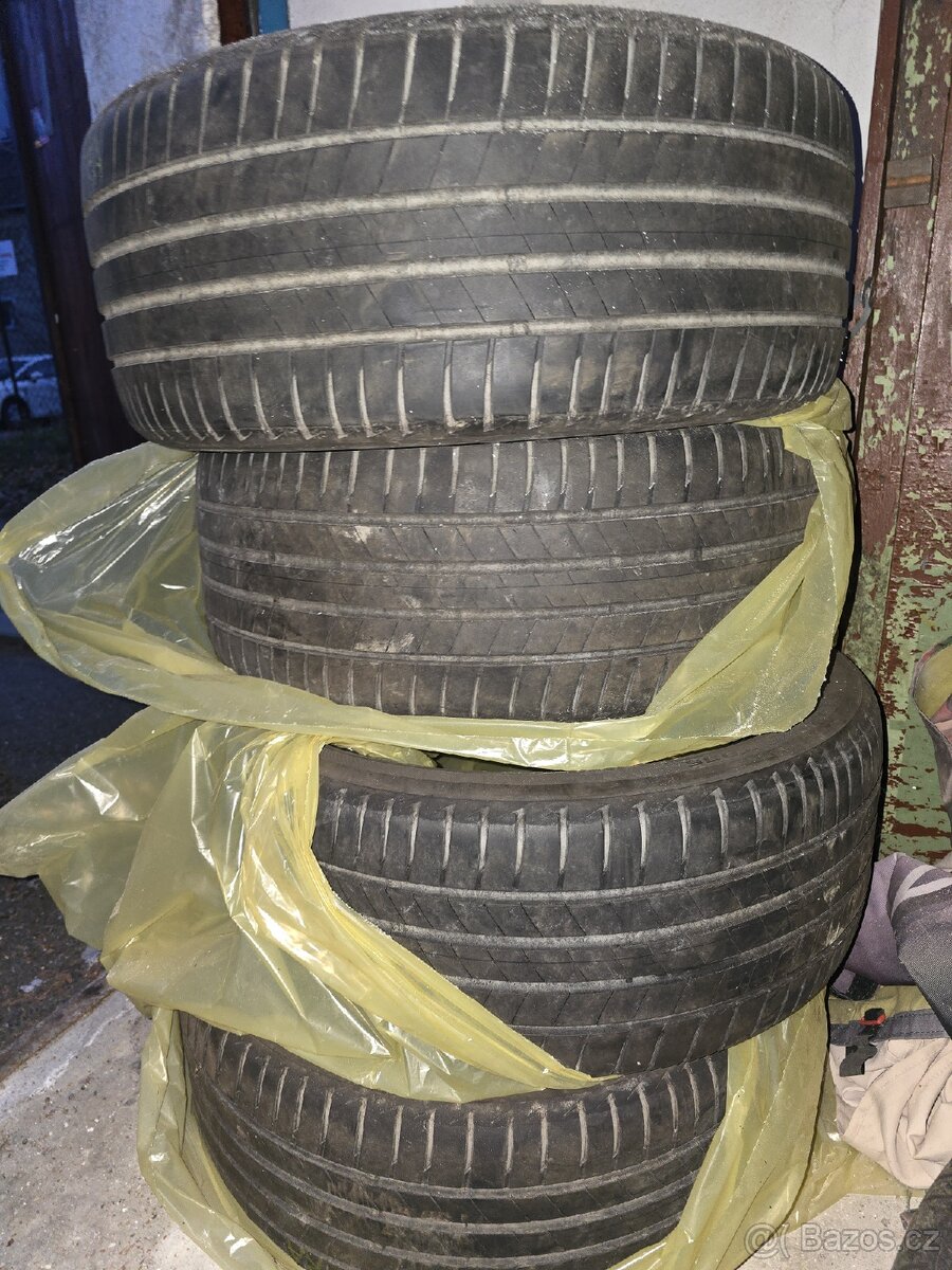 245/40r19 - 2