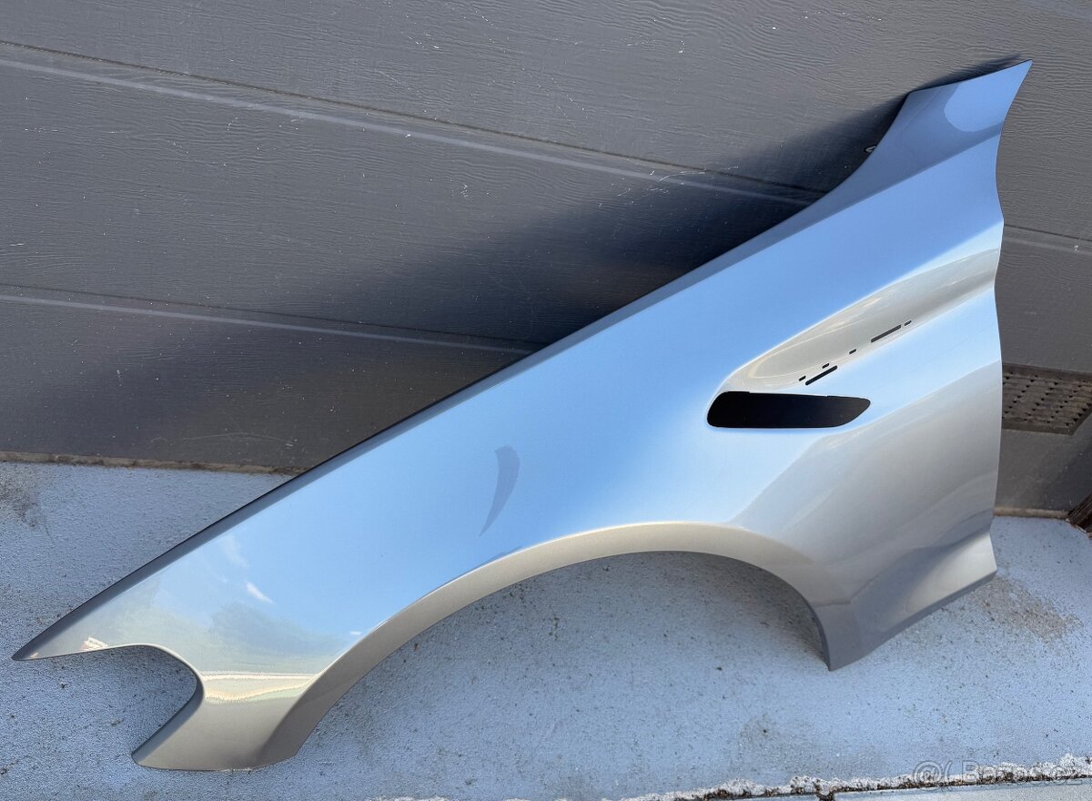 BMW M5 f90 blatník - 2