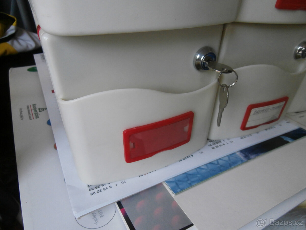 Boxy plastové uzamykatelné 7 ks celek za 400 kč - 2