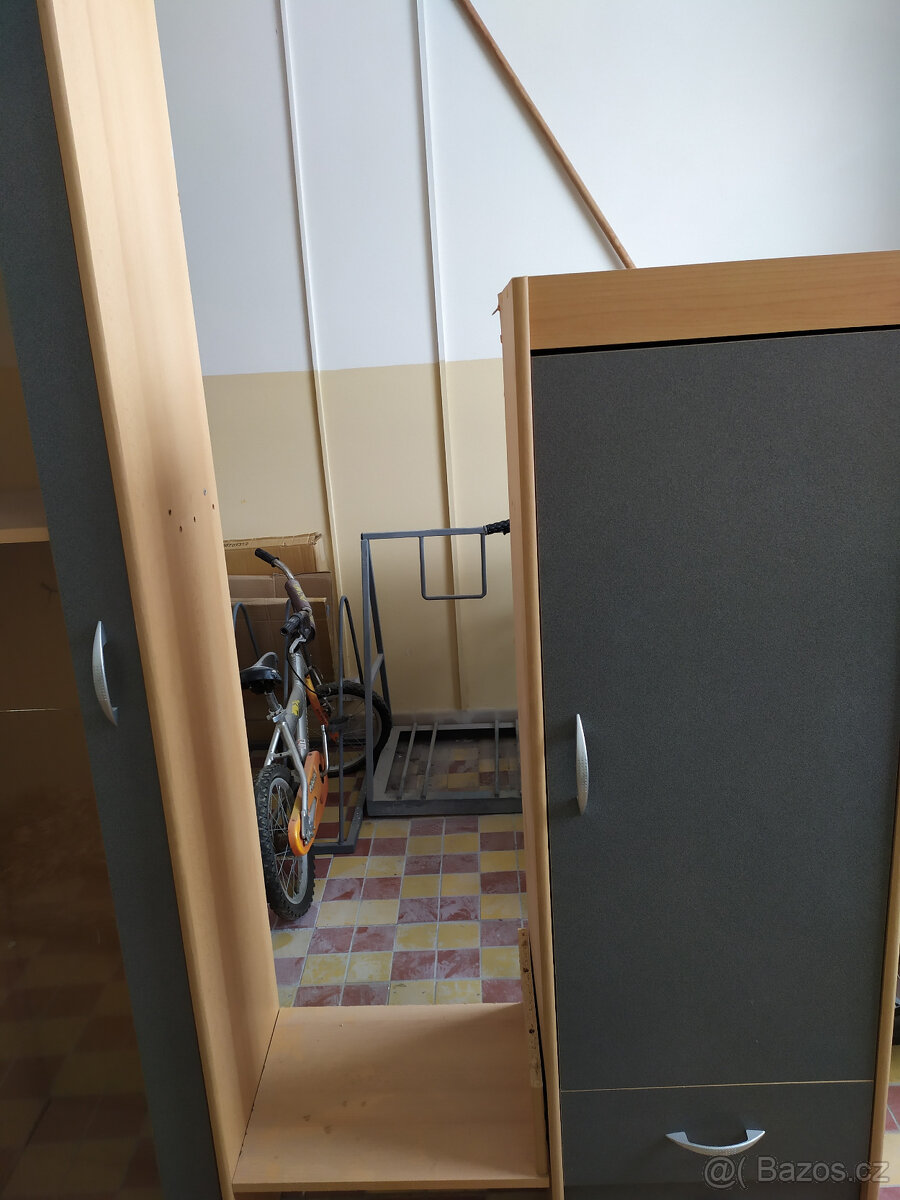 MODERNÍ STĚNA DO POKOJE/OBÝVÁKU/KANCELÁŘE - 2