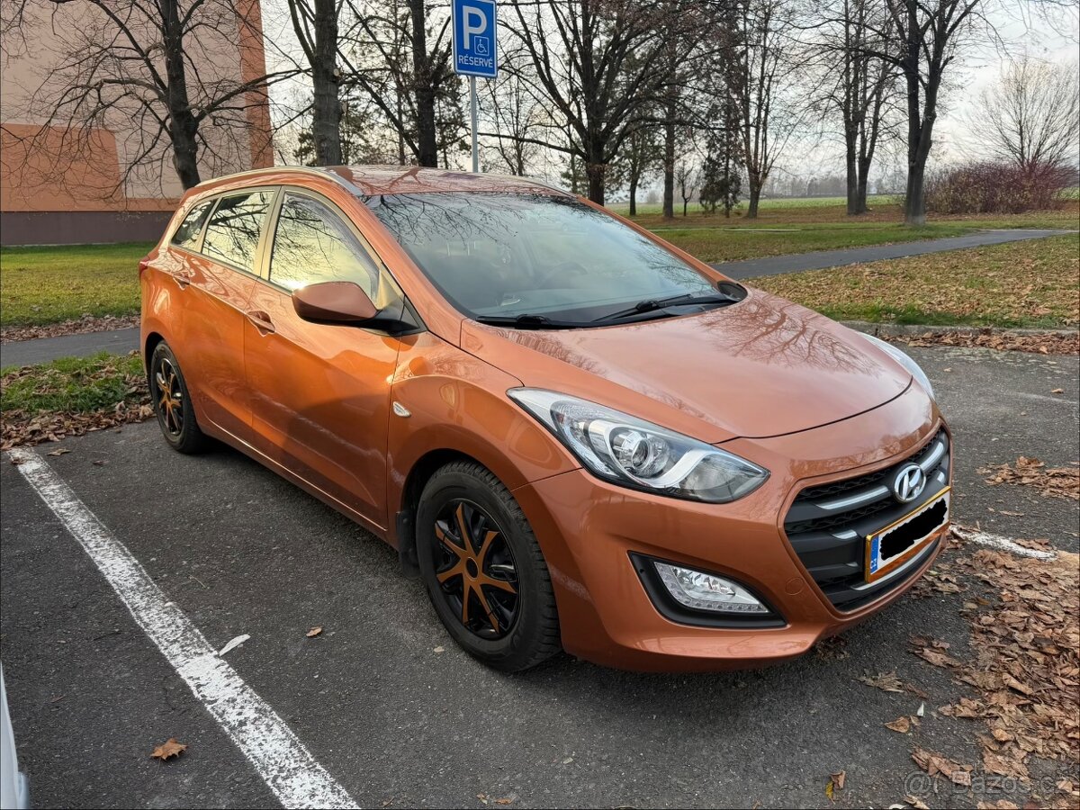 Prodám Hyundai i30 combi 1.6 88KW Najeto 73 000 Km - 2