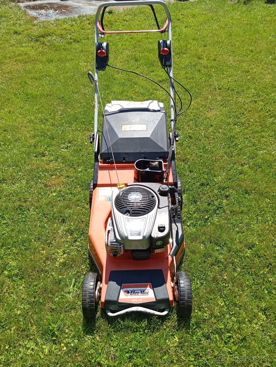 Sekačka Oleo-Mac LUX 55 TBI – silný motor B&S - 2