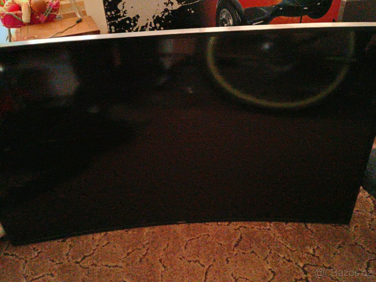 Televize Samsung prohnutá - 2