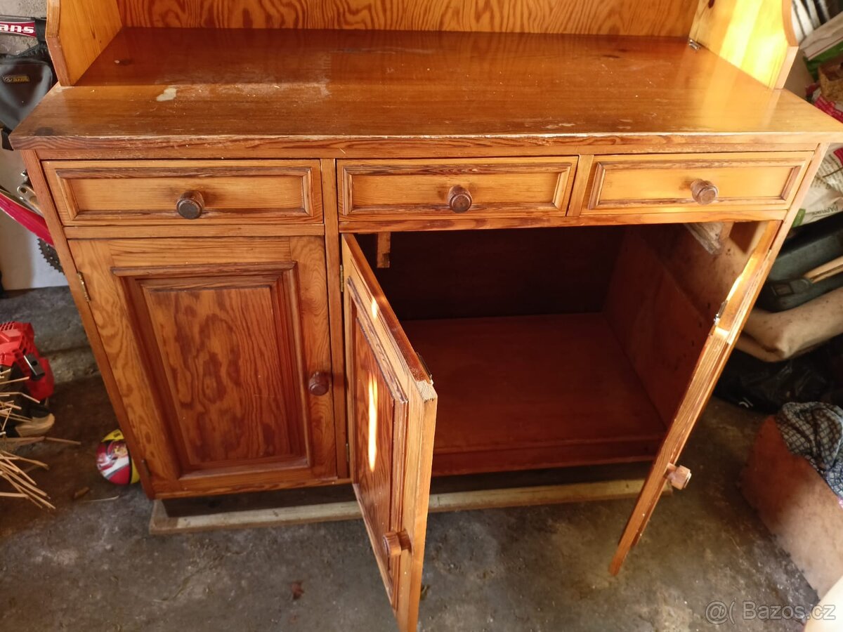 Kuchyňská kredenc. - 2