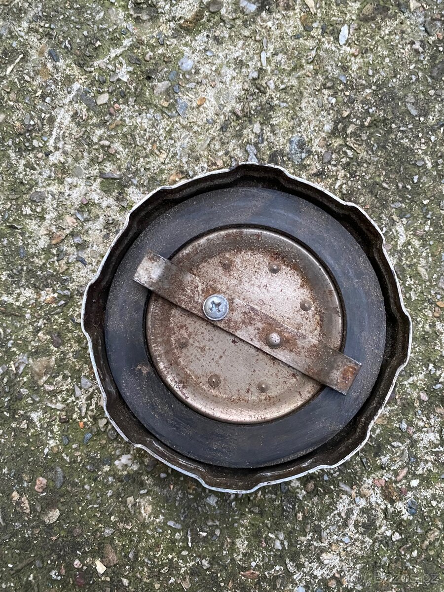 Víčko nádrže - 2