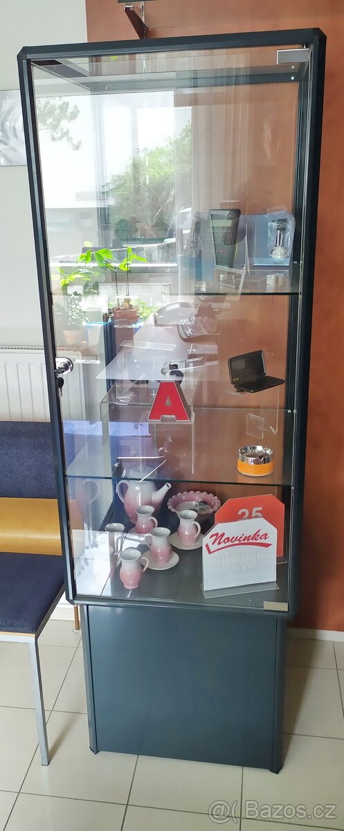 Vybavení obchodu - PRODEJNÍ VITRÍNA - 2