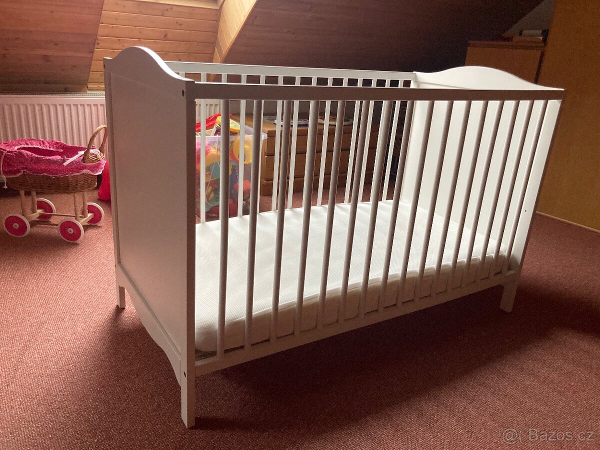 Dětská bílá postýlka z Ikey s matrací - 2