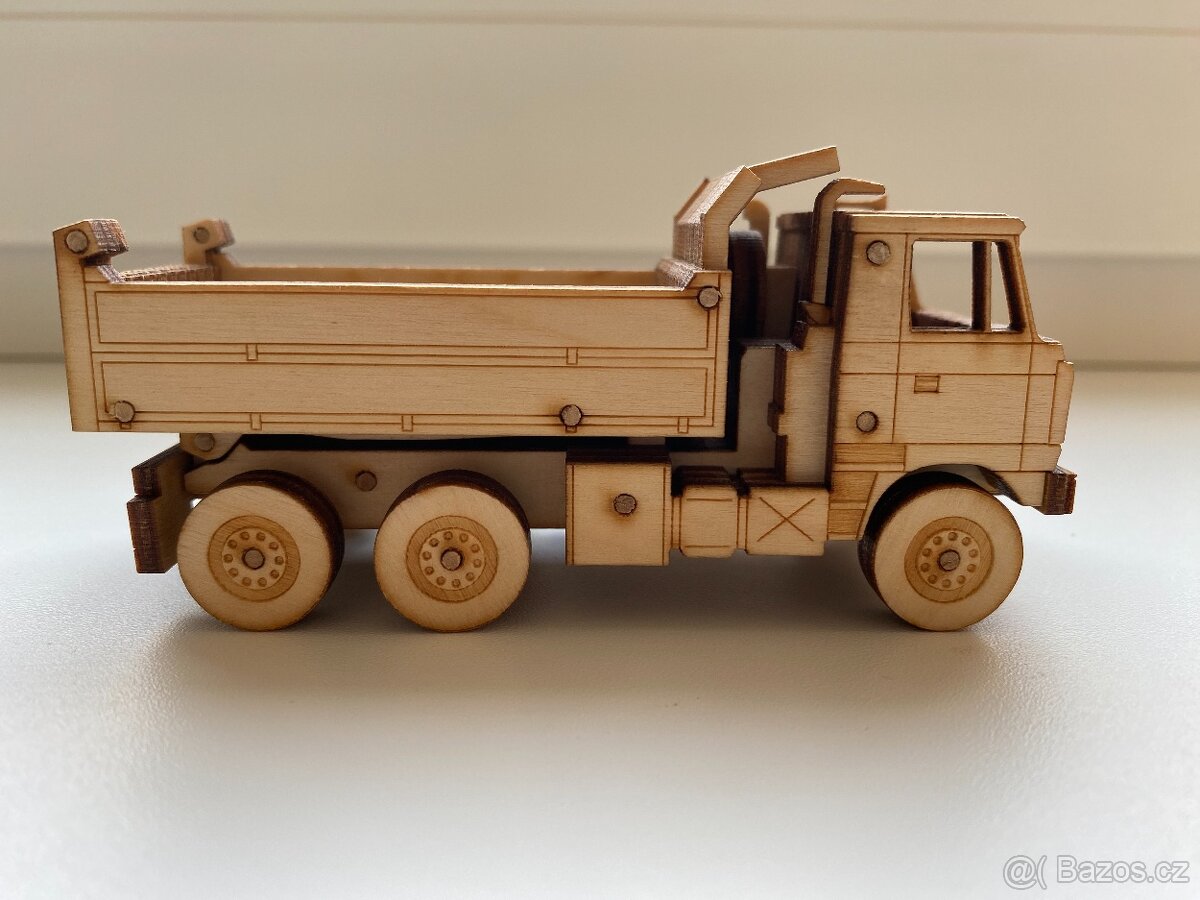Nový dřevěný model Tatra 815 - 2