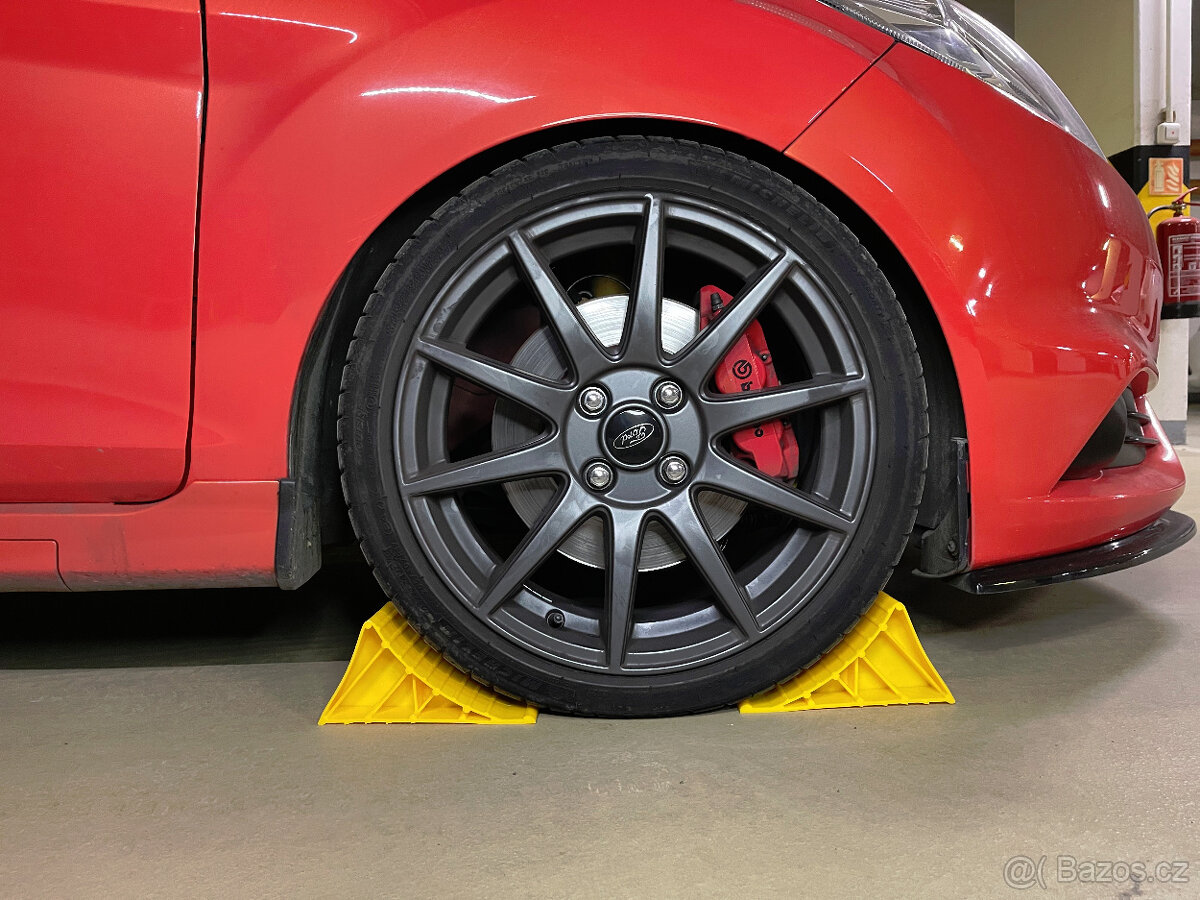 Zarážka pod kolo - auto/přívěs - 2
