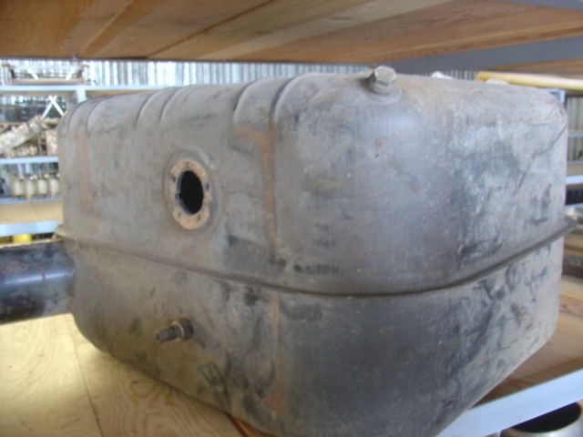 nádrž paliva - 2