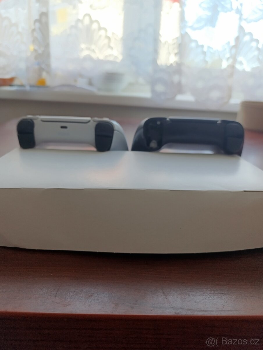 2x originální DualSense bílý + černý - 2