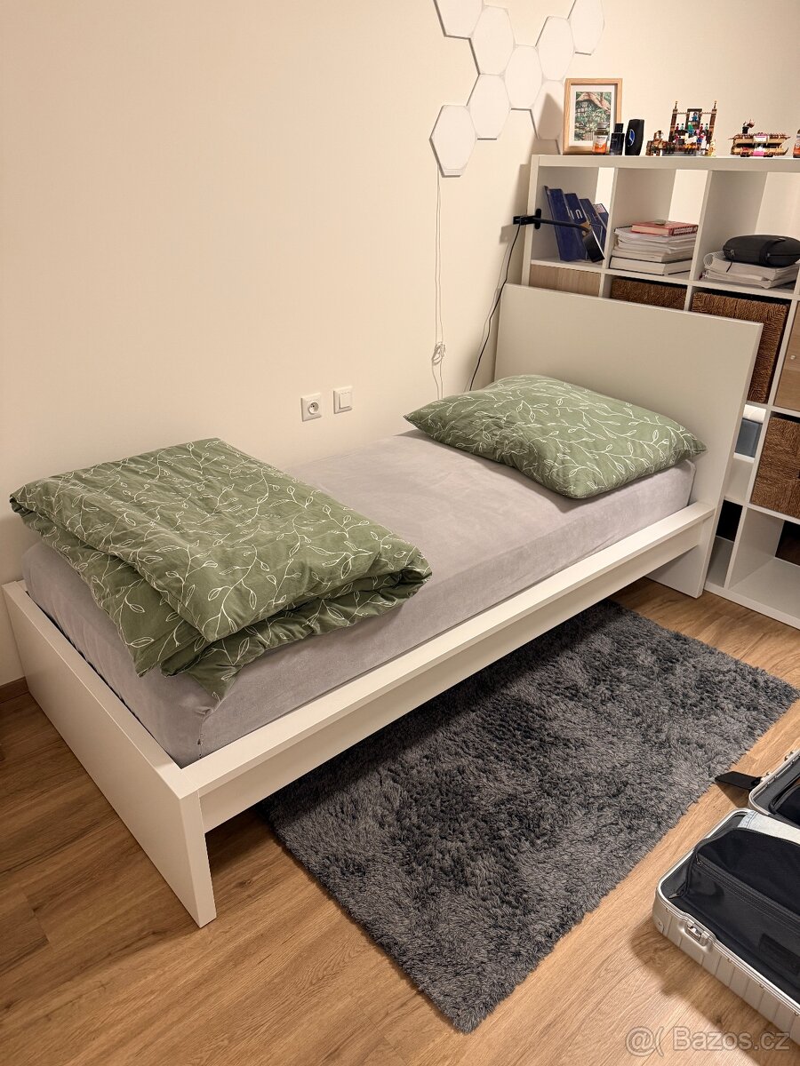 Postel s lamelovým roštem a matrací - 2