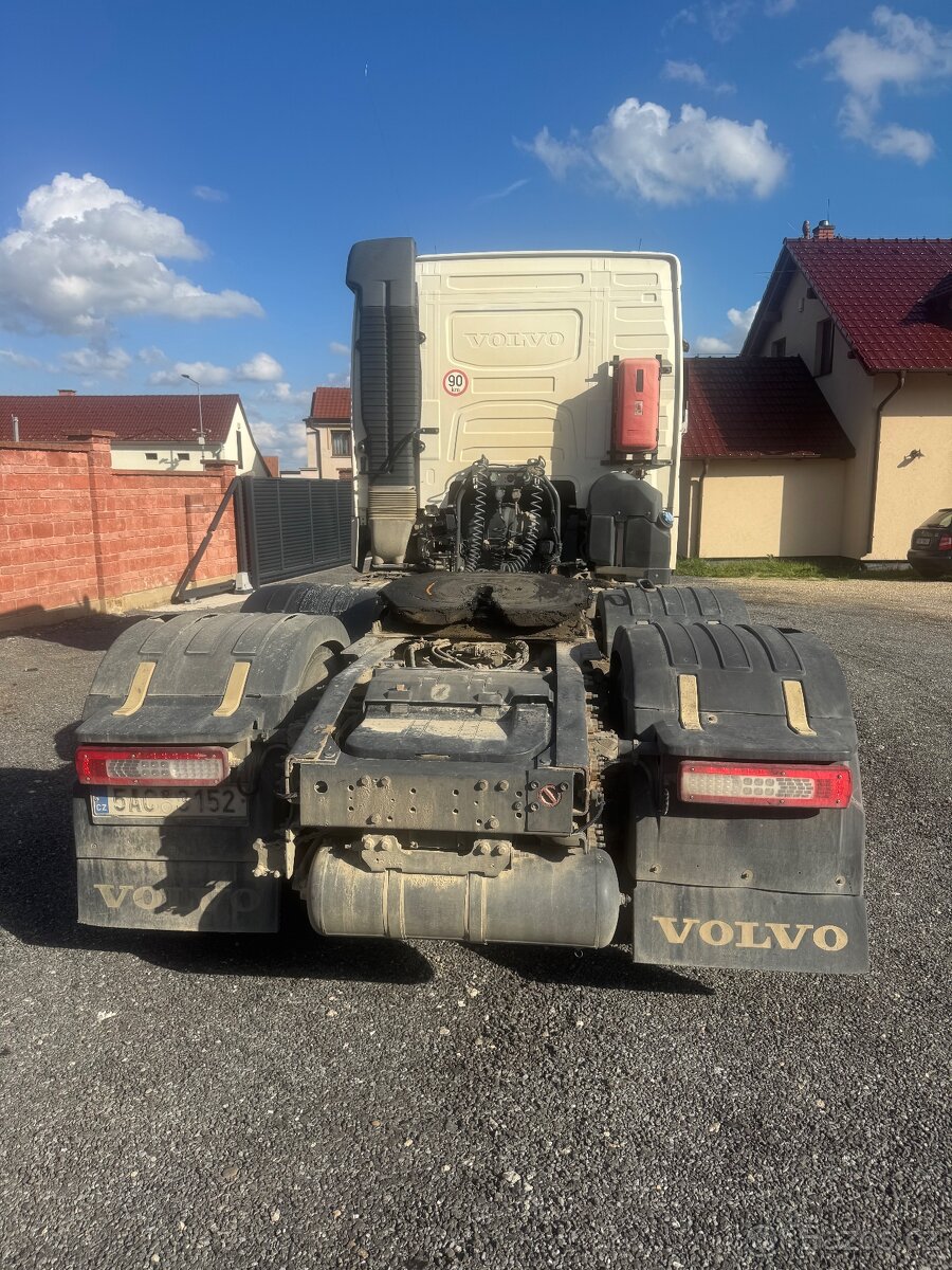 Tahač Volvo 6x2 - 2