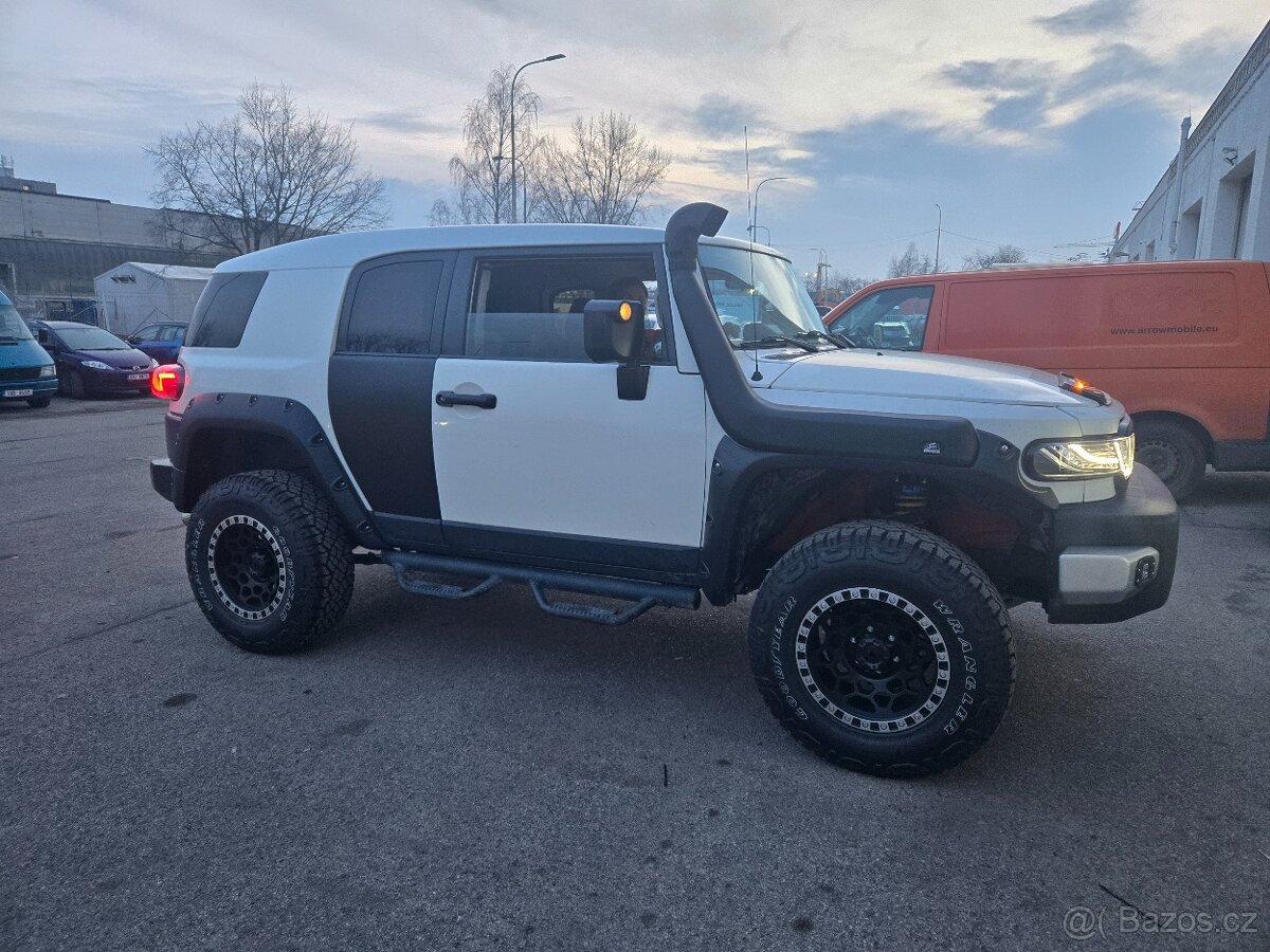 Toyota fj cruiser - 2