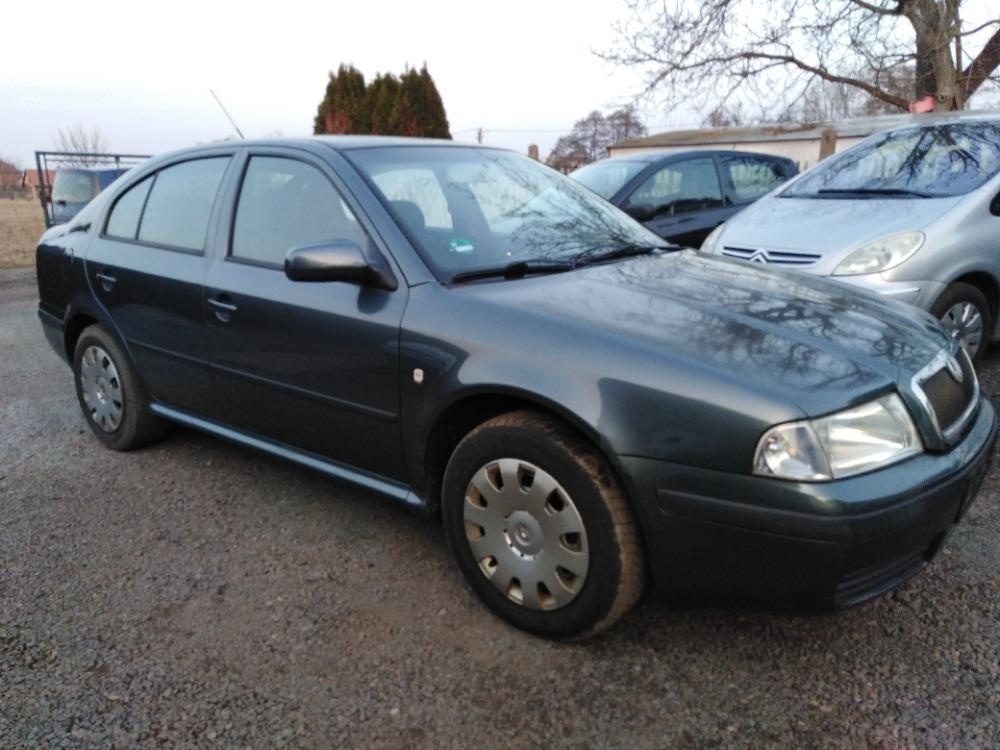 ŠKODA OCTAVIA TOUR 1,6i BENZIN 75 KW RV 2005,KLIMA - 2