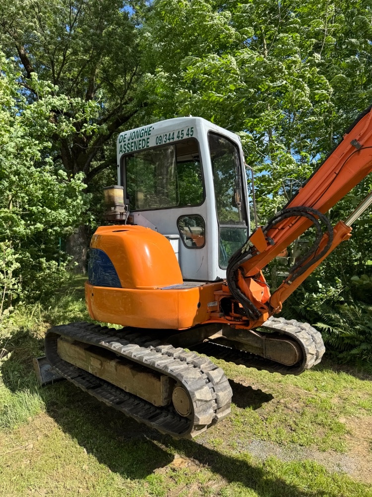 pásový bagr Hitachi EX40U - 2