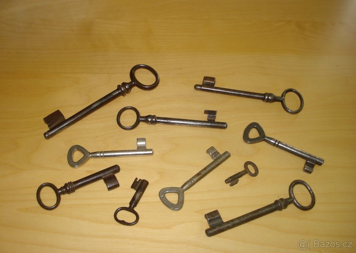 Staré klíče, 10 kusů. - 2