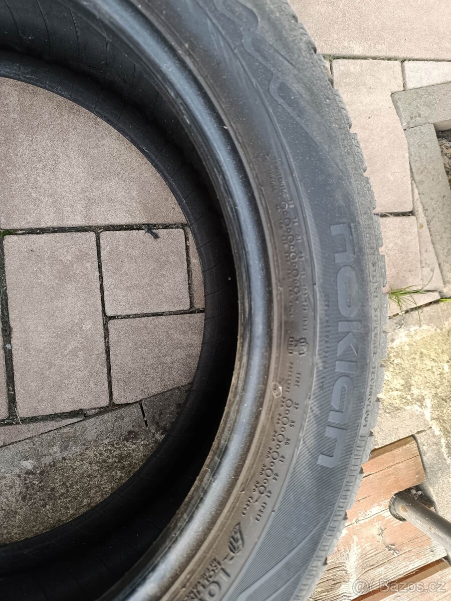 Prodám 3 ks zimní pneu Nokian 235/50 r18 101v wr a4 - 2