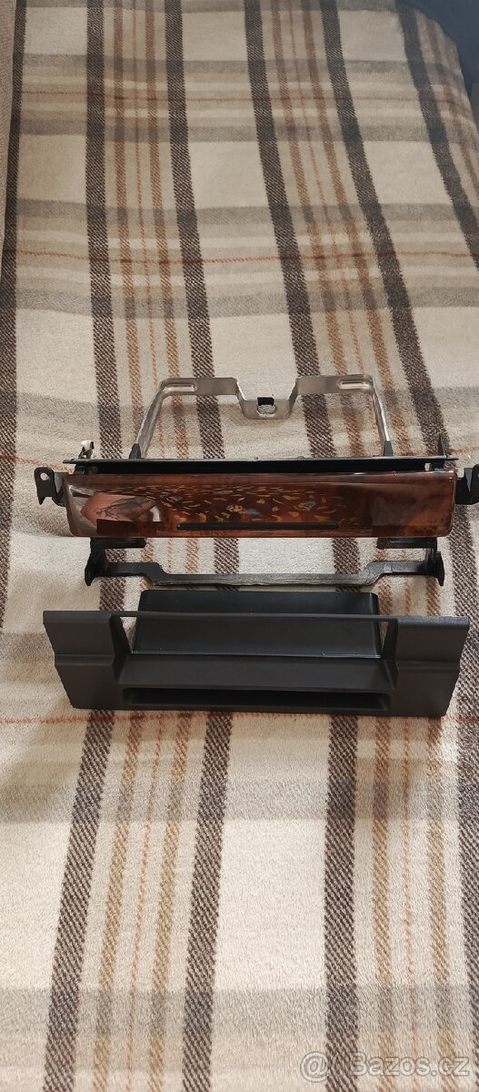 Dřevěné dekorativní víko autorádia - 2