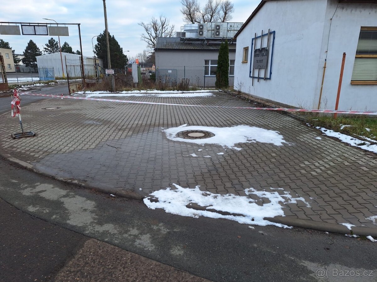 Pronájem plochy-zámková dlažba - 2