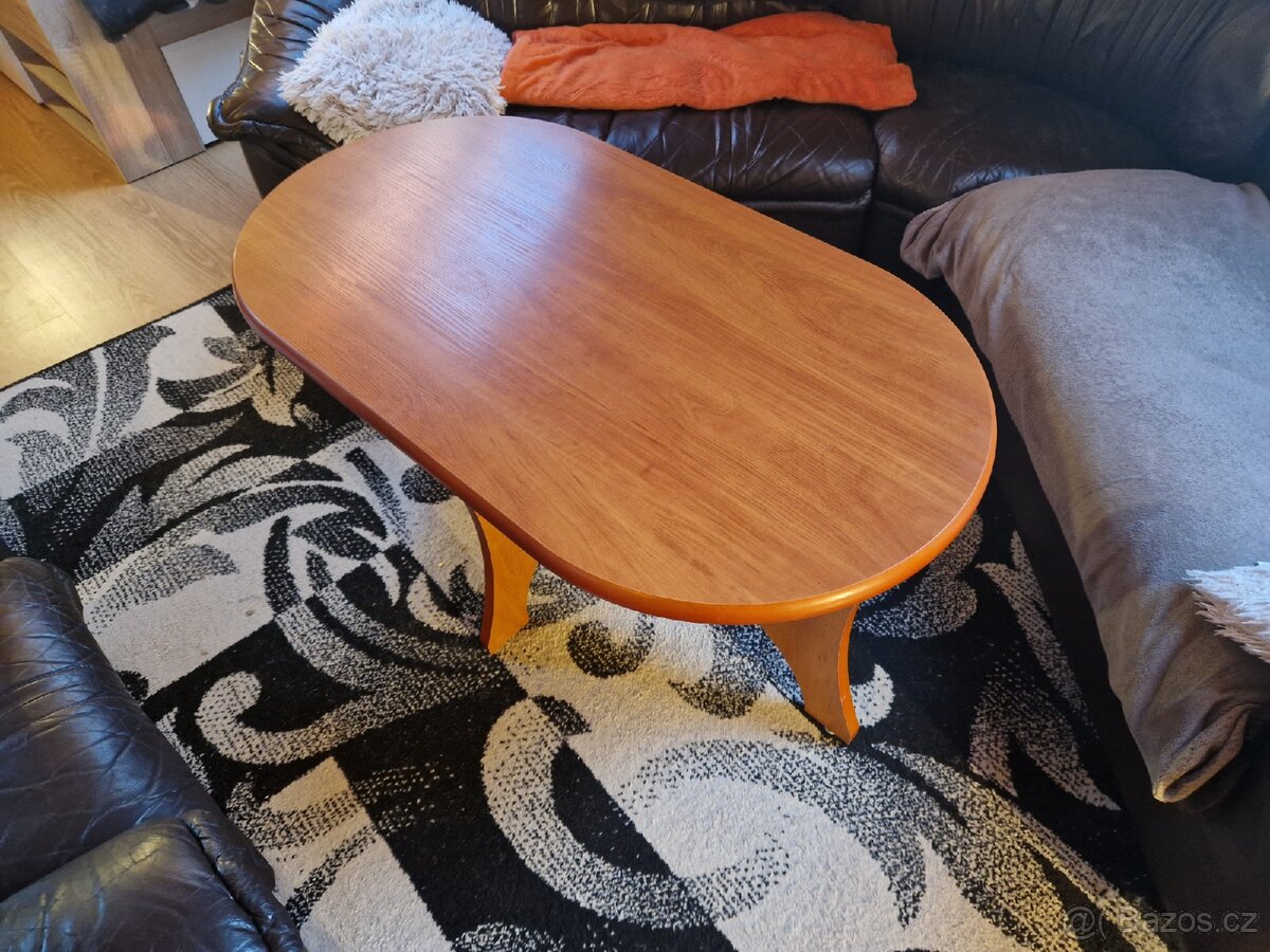 Dřevěný stůl - 2