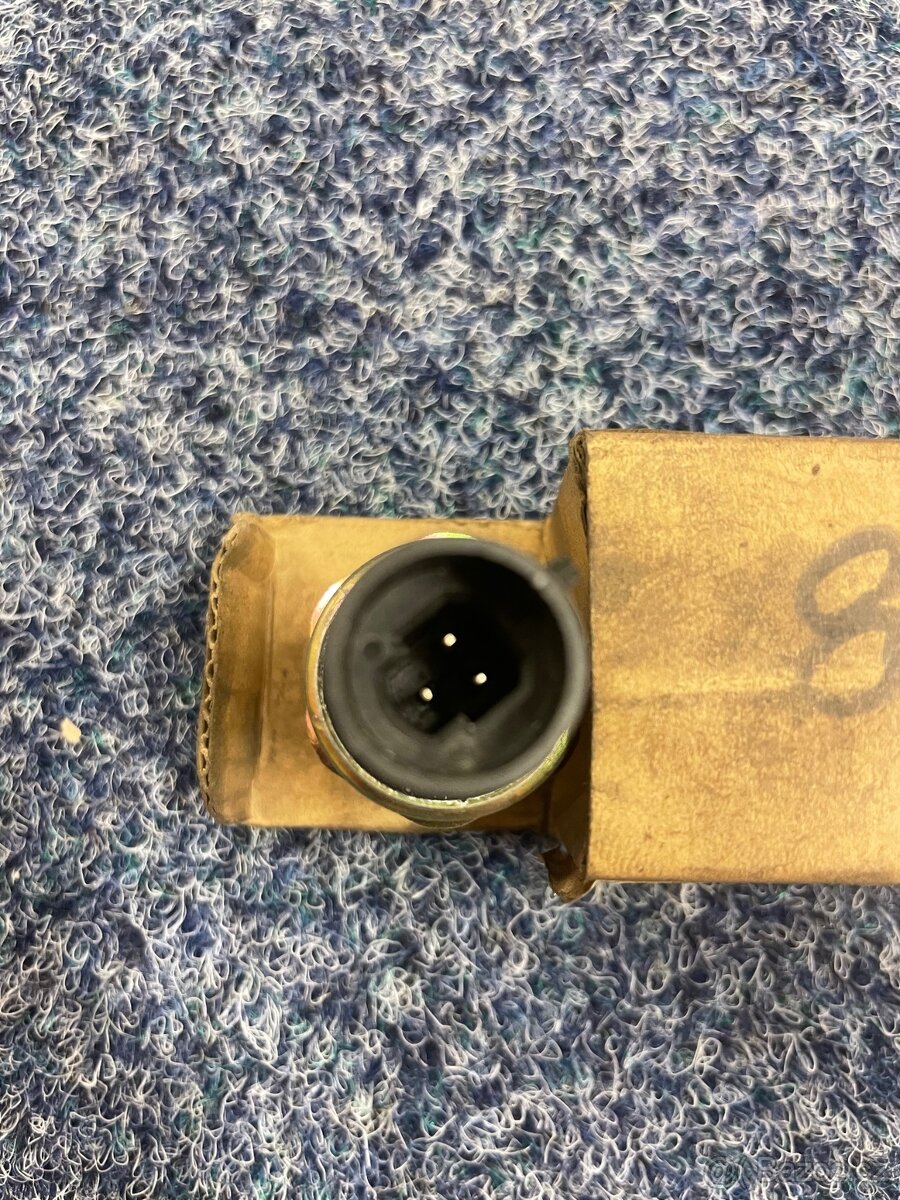 Spínač tlaku Renault - 2