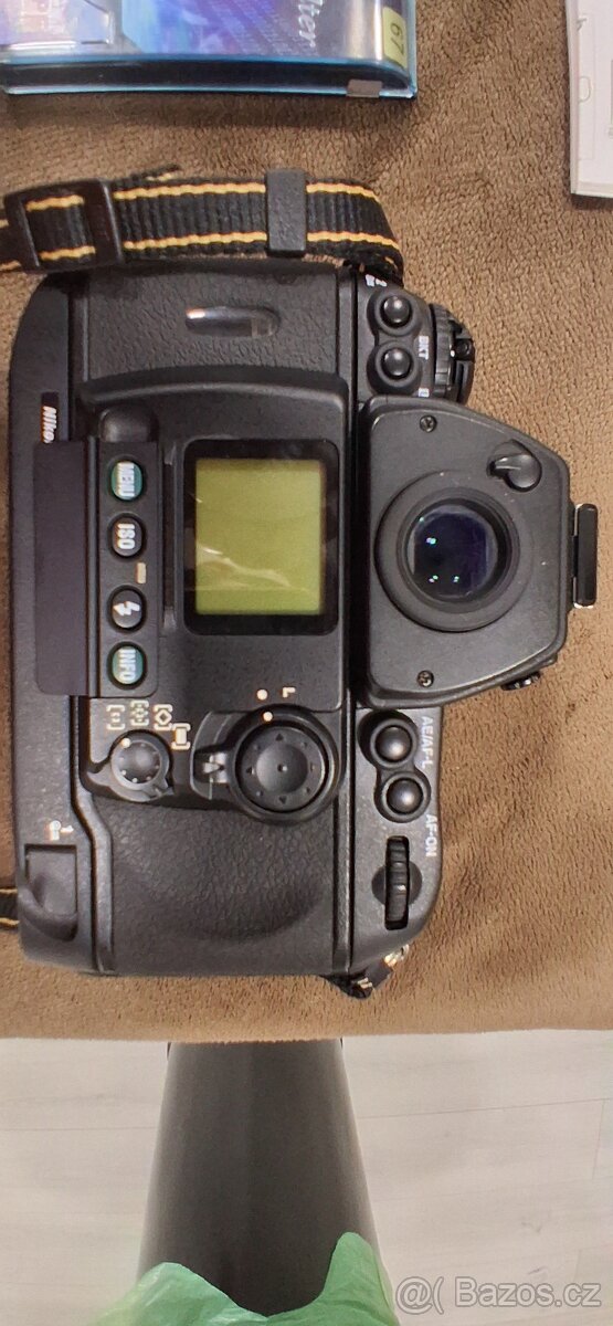 Nikon F6 s držákem baterii(gripem) MB 40 - 2