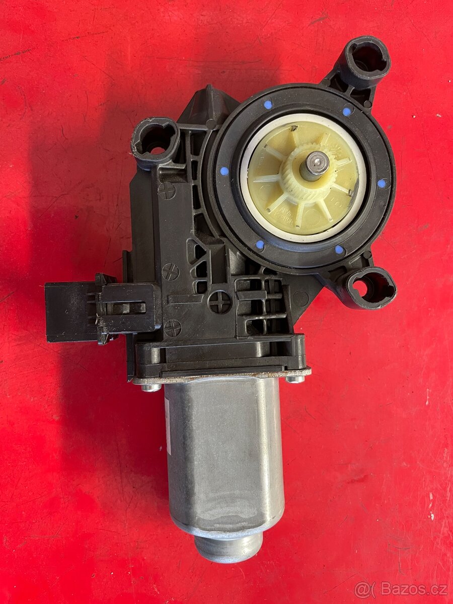 Motorek stahování okna spolujezdce - 2